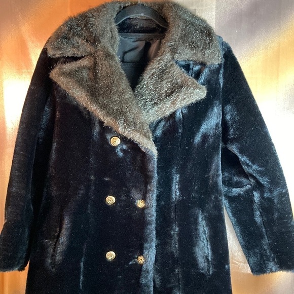 80’s Penny Lane style coat. No tags. Size S. 36” chest. 34” waist Faux black fur